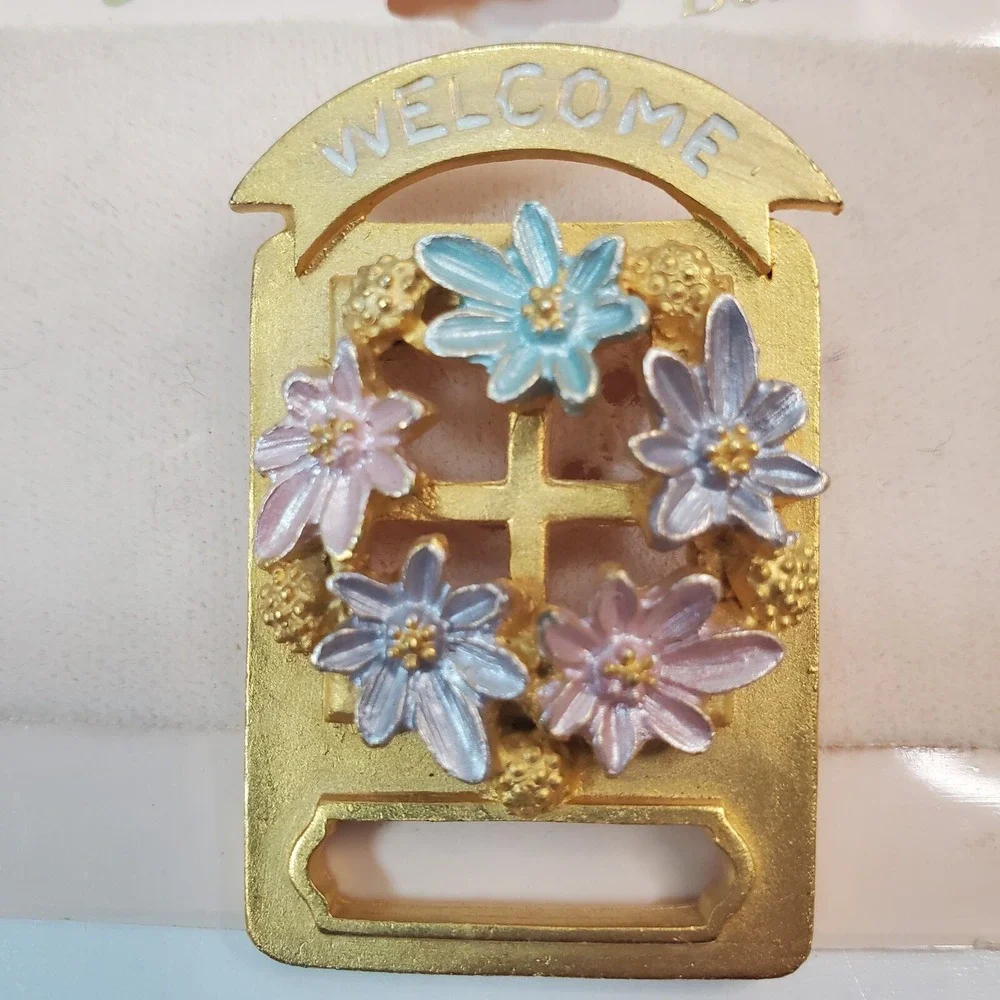 Vintage Dore Brushed Gold Tone Metal Door with Painted Flowers Wreath Brooch Pin